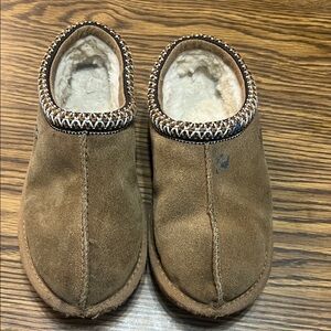 Girls UGG Tan Suede Slip on Footwear🎈